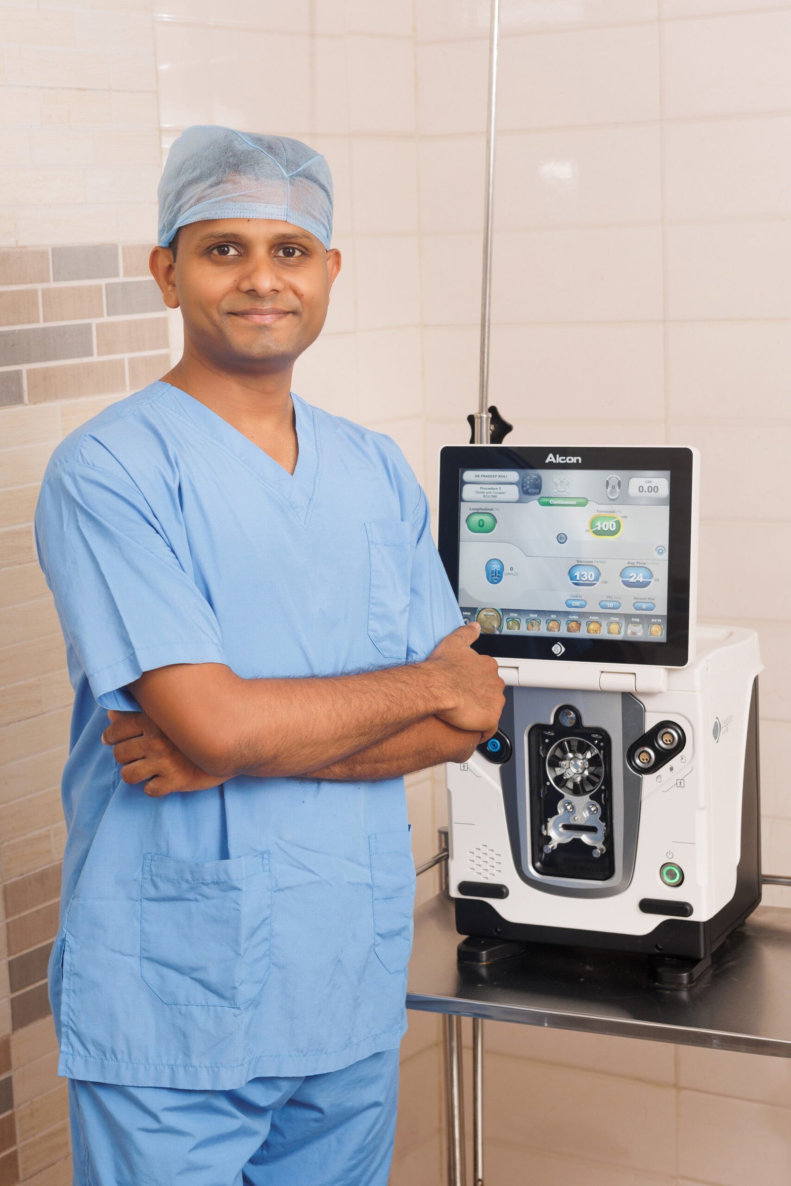 LEH Dr. Pradeep Koli With Legion Phaco Machine scaled